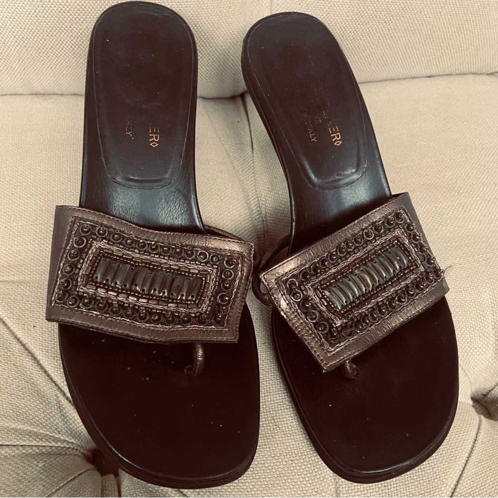 Donald Pliner Tatum 2 Metal embellished brown thong, heeled sandals size 7 M